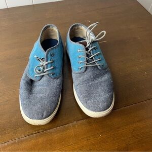 Global Win Blue and Gray Sneakers with Classic Lace-Up Design